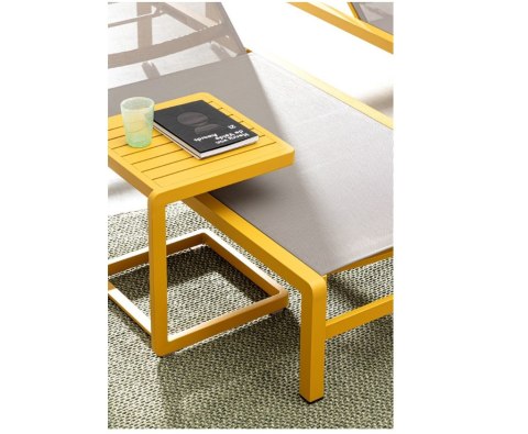 BIZZOTTO stolik ogrodowy KONNOR żółty