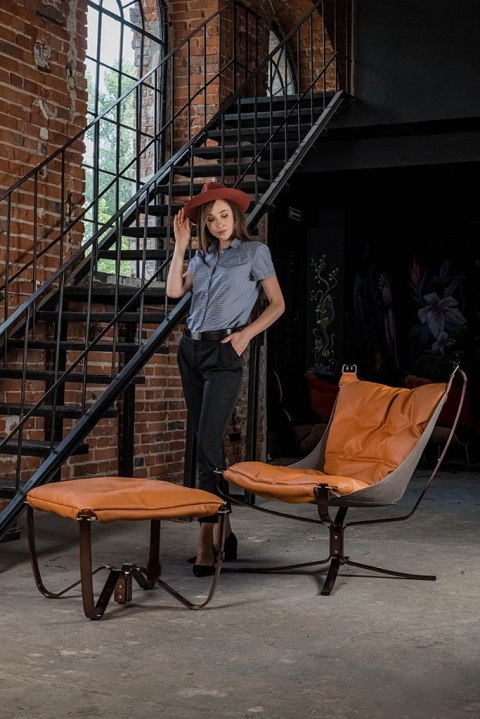 Fotel ARNI LOW z podnóżkiem pomarańczowy - ekoskóra, miedz