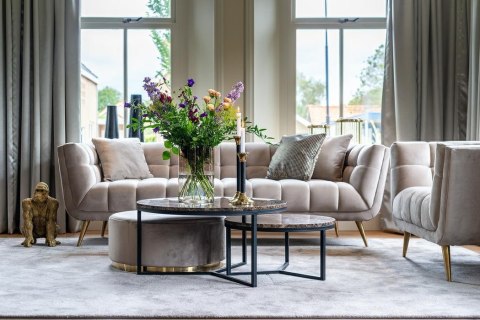 Richmond Interiors RICHMOND sofa HUXLEY KHAKI - welur, szczotkowane złoto