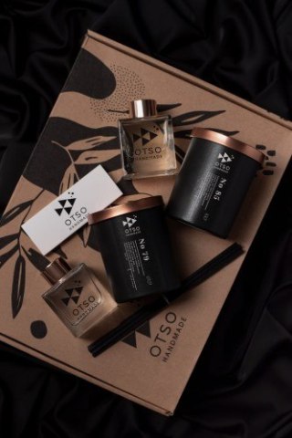 2 x Świeca i 2 x dyfuzor - zestaw prezentowy czarny i złoty - zestaw 2 świec sojowych po 280 ml i 2 dyfuzorów z patyczkami po 10