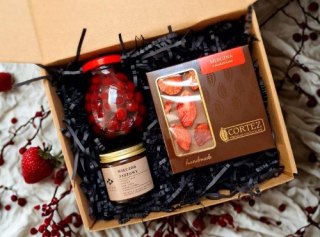 Zestaw prezentowy Truskawka i żurawina - box prezentowy, pomysł na prezent