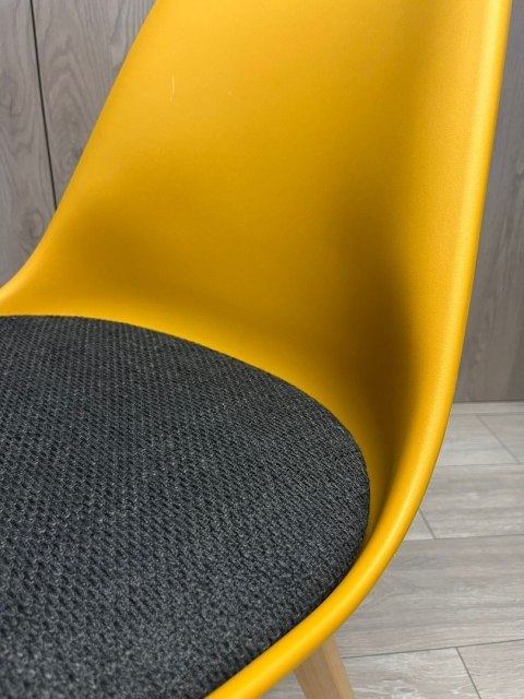 Krzesło skandynawskie MONZA HONEY BLACK FABRIC V