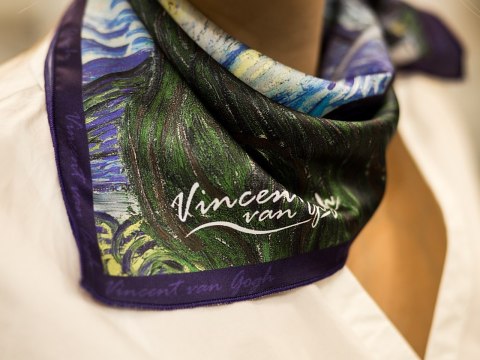 Apaszka - V. van Gogh, Gwiaździsta Noc (CARMANI)