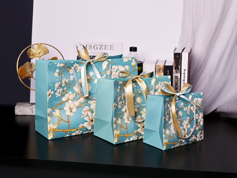 Kpl. 10 torebek ozdobnych, dużych