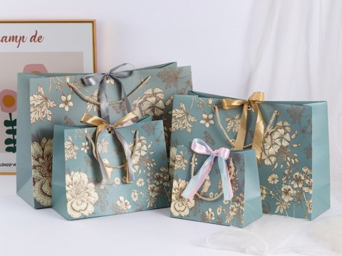 Kpl. 10 torebek ozdobnych, dużych