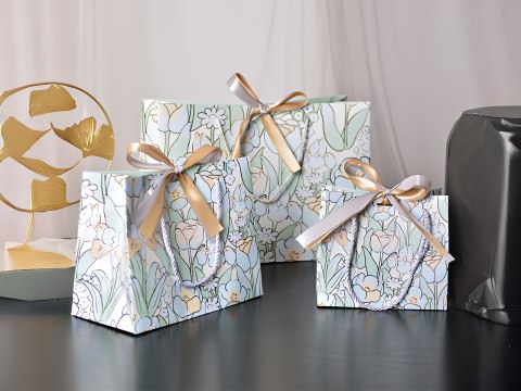 Kpl. 10 torebek ozdobnych, dużych