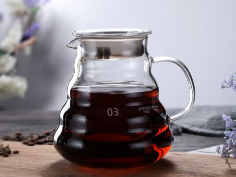 Dzbanek z dripperem do parzenia kawy