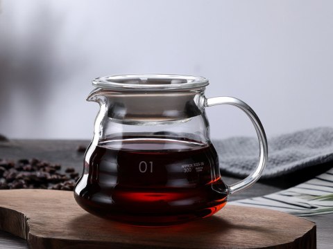 Dzbanek z dripperem do parzenia kawy