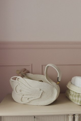 Kosz Łabędź, Swan Lake, Lorena Canals